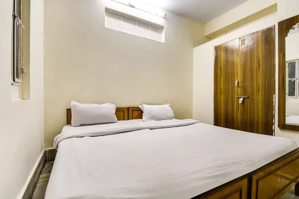 SPOT ON 49335 Hotel Alwin
