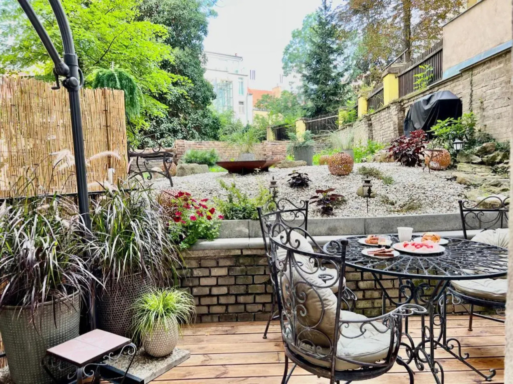 Amazing flat with garden, Vinohrady near center