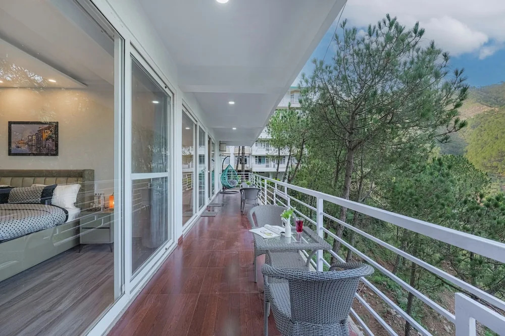 Alaya Stays Pinnacle 3BHK Apartment