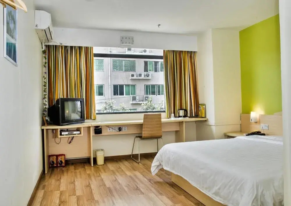 Weishi Hotel