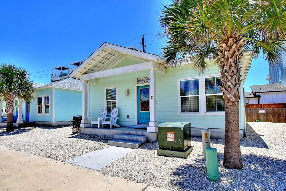 Tropical Wave 3 Bedroom Townhouse by Redawning