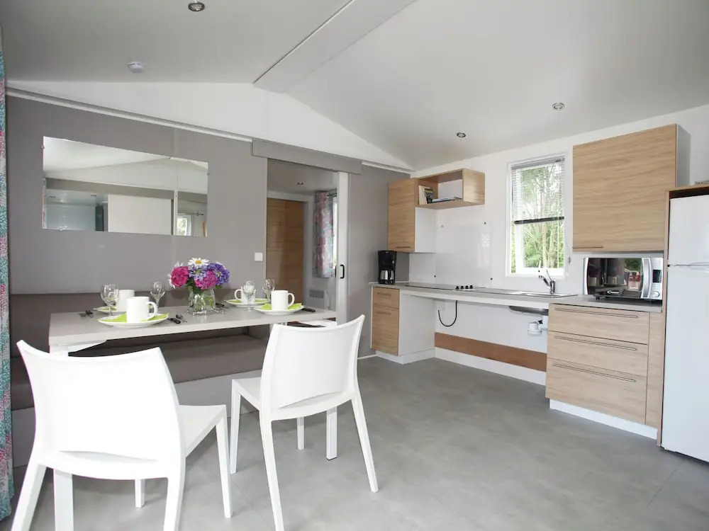 Well-kept chalet with a terrace at 800 m. from the beach