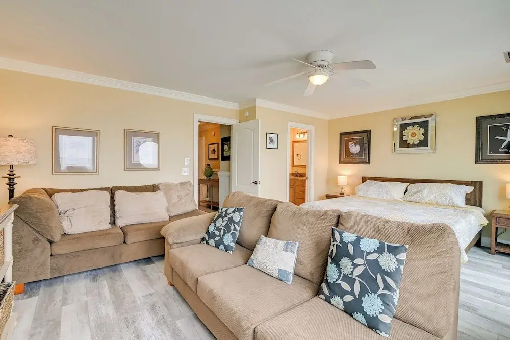 Beachfront Murrells Inlet Home - Walk to Pier!