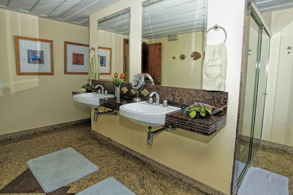 Cliffside Luxury Inn
