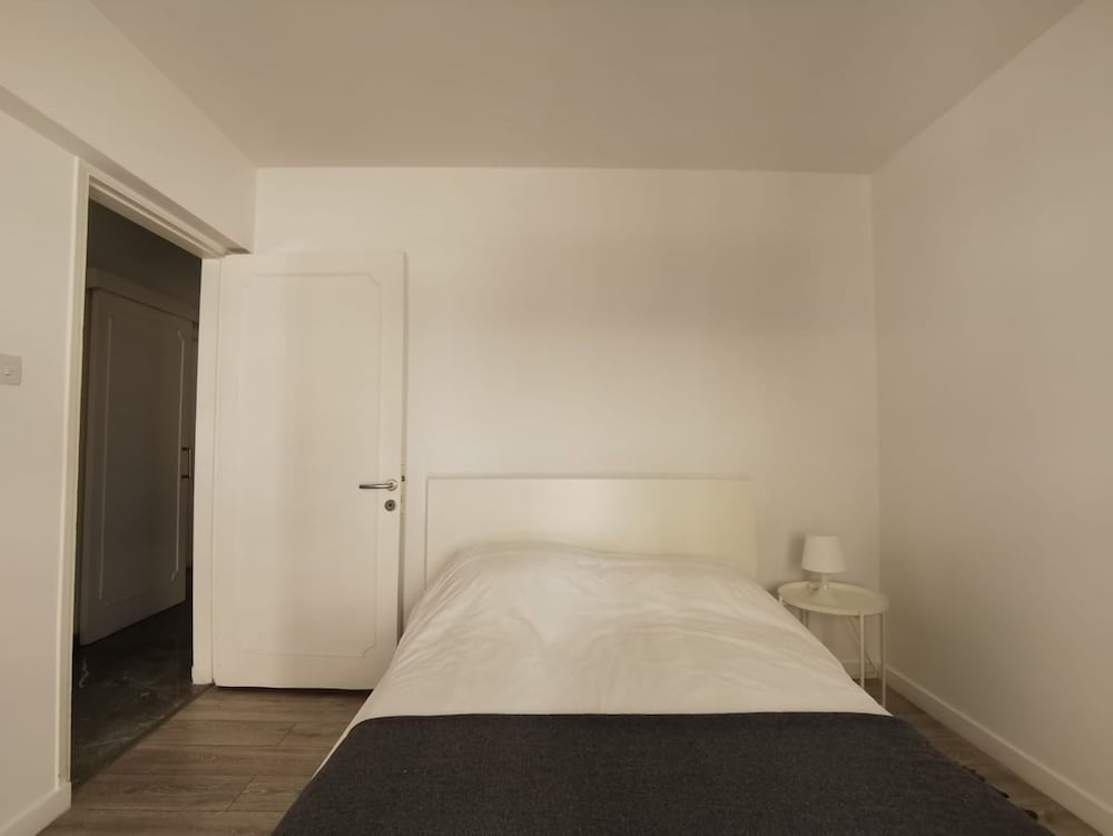 Naxou Modern Residence Staycom