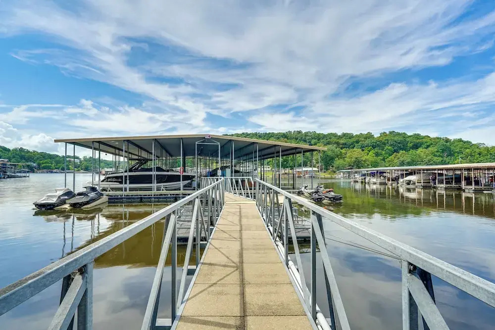 Osage Beach Condo Pools, Boatslip and Pickleball