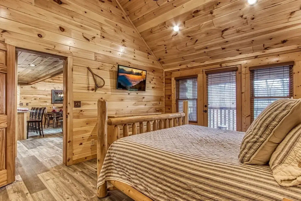 Cub Path Lodge - Luxurious 5/5 With Theatre Room And Mountain Views! 5 Bedroom Cabin by RedAwning