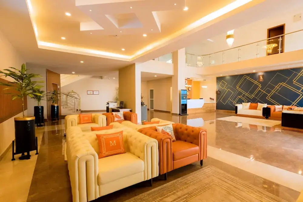 The Hut Restaurant & Boutique Hotel