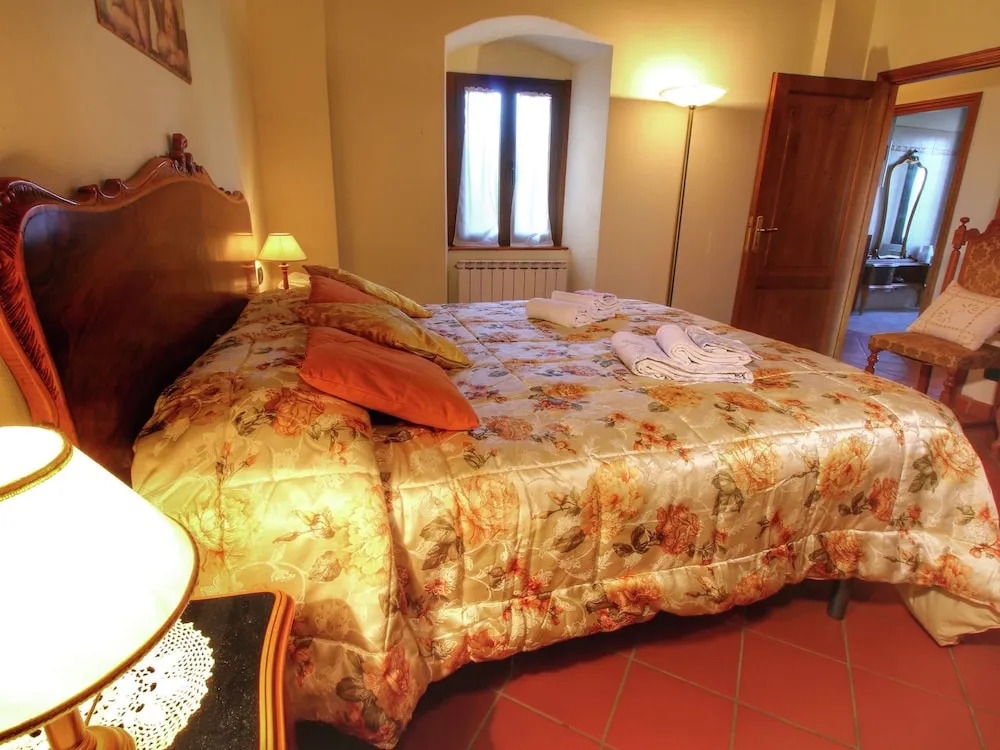 Attractively Furnished Apartment on a Large Estate in the Chianti Region