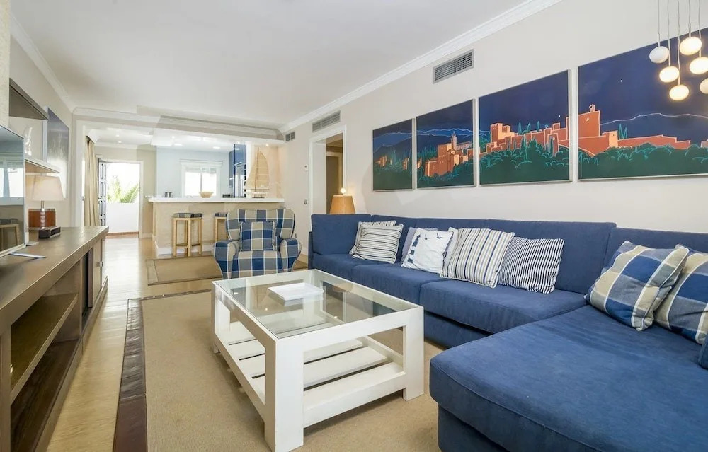 HB First beach line apartment in Hacienda beach Roomservice