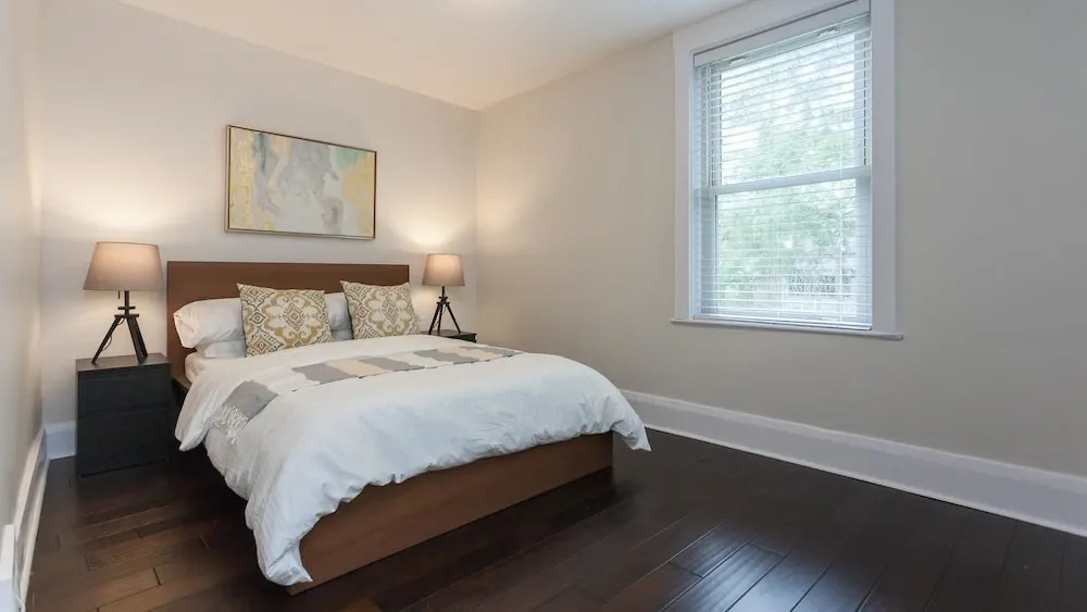 Applewood Suites - 4 BDRM Danforth House