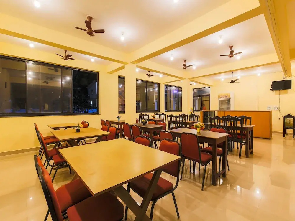 OYO Flagship 19324 Dom's Cafe Calangute