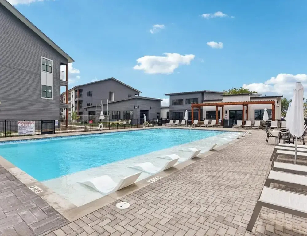 Landing Apartments near Navarro ISD