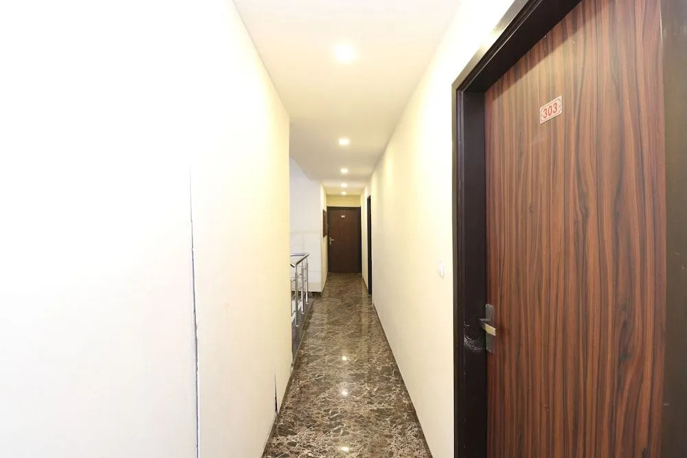 OYO 28646 Hotel Golden Heart