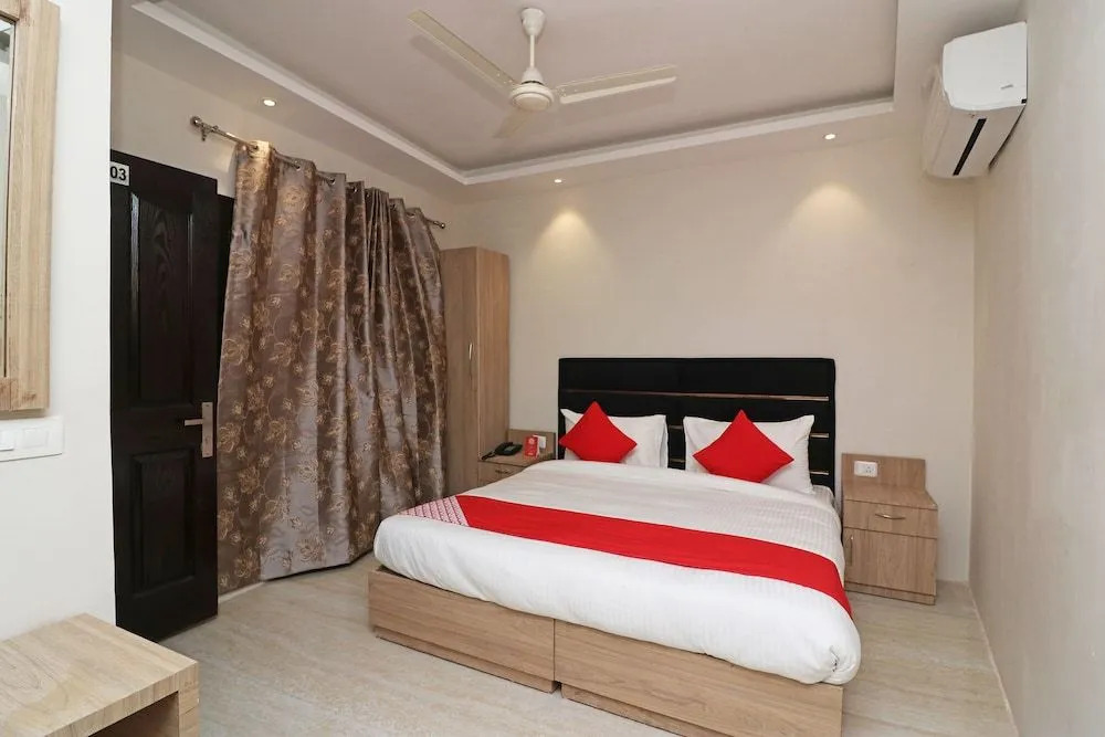 FabHotel Starhood - Manikonda
