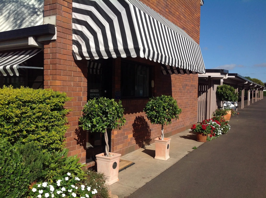 Country Pathfinder Motor Inn