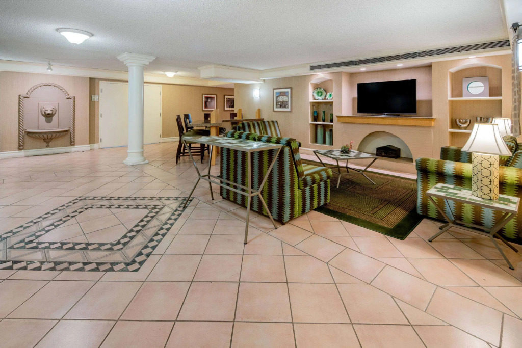 La Quinta Inn & Suites by Wyndham Irvine Spectrum
