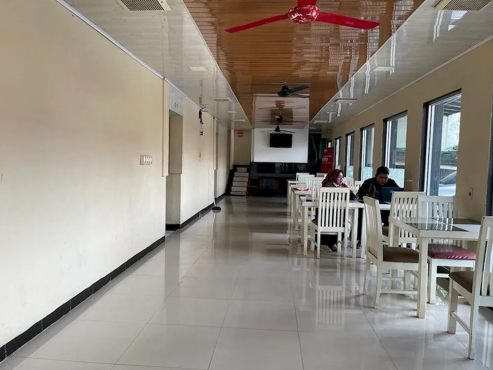 Capital O 93285 Residence Hotel Syariah