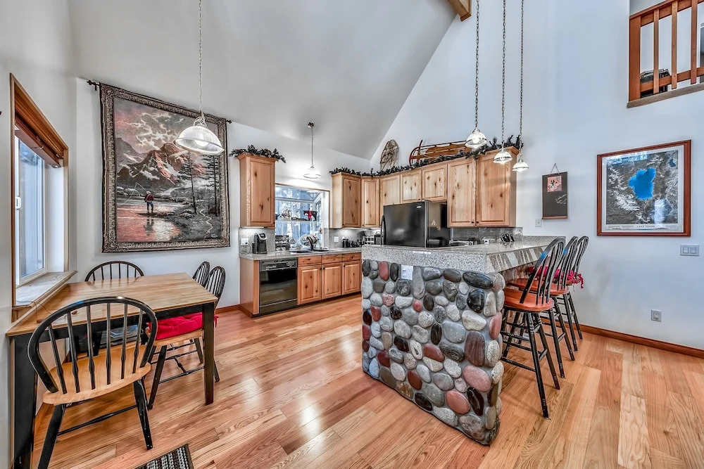 2716HM Hank Monk - 2 Br Chalet
