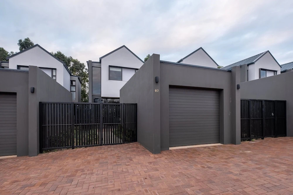 The Woods Luxury Homes - Elaleni Estate