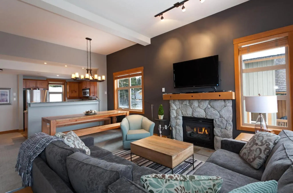 Beautifully Renovated, Fantastic Views Ski in out 3 Beds - Mountain Star