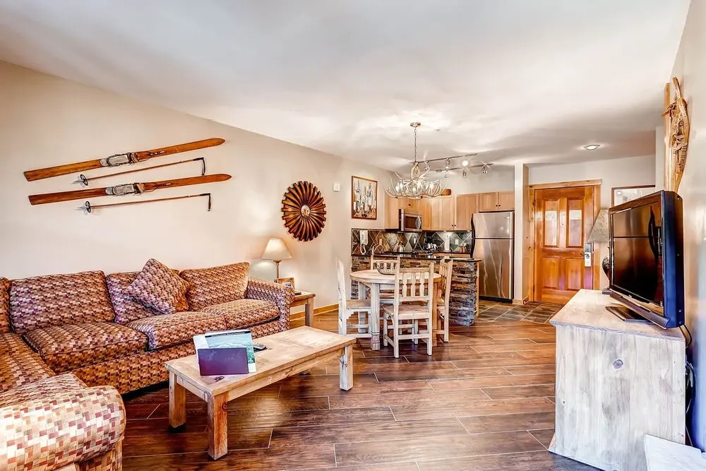 Premier 2br /walk To Slopes + Outdoor Heated Pool 2 Bedroom Condo by RedAwning