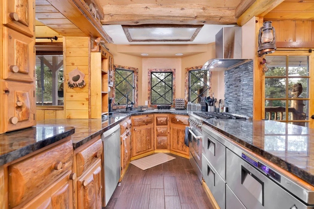 2031-fox Lodge 5 Bedroom Home by RedAwning