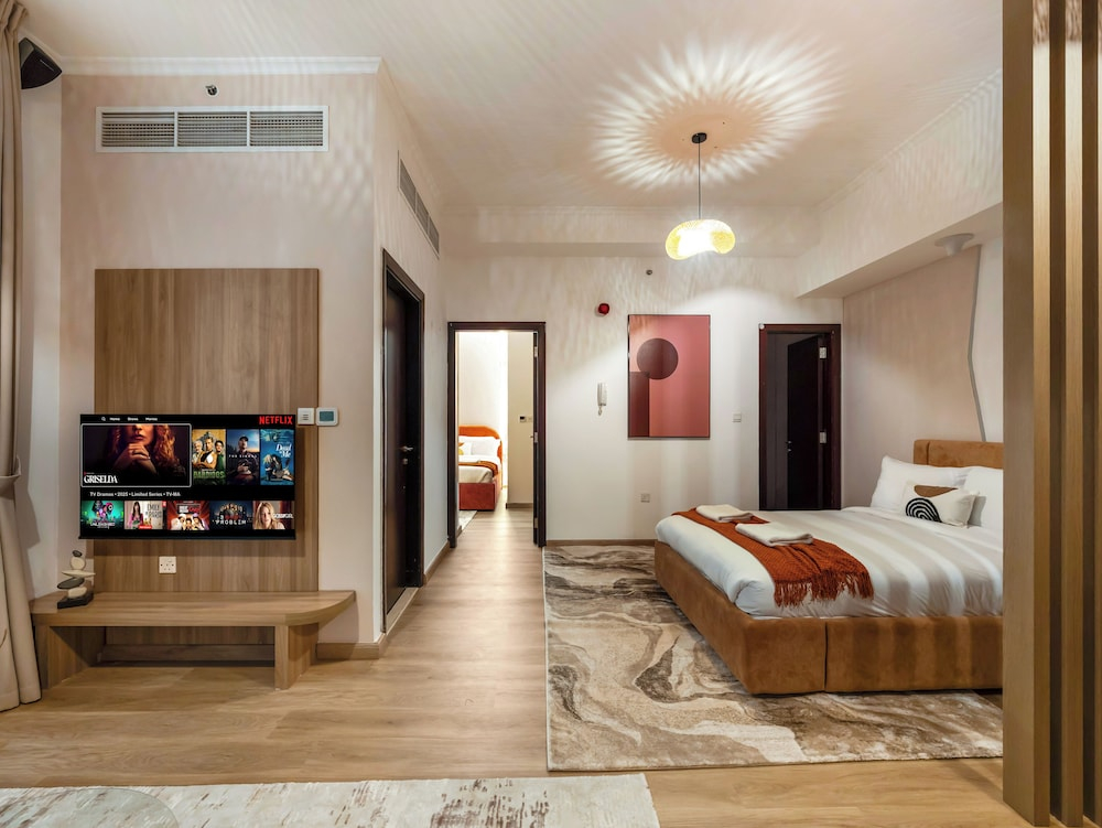 Urban Dubai Marina Stay Near Yacht