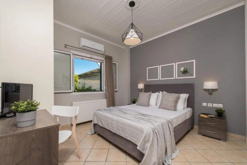 Madini Luxury Villa with free Pool Heating