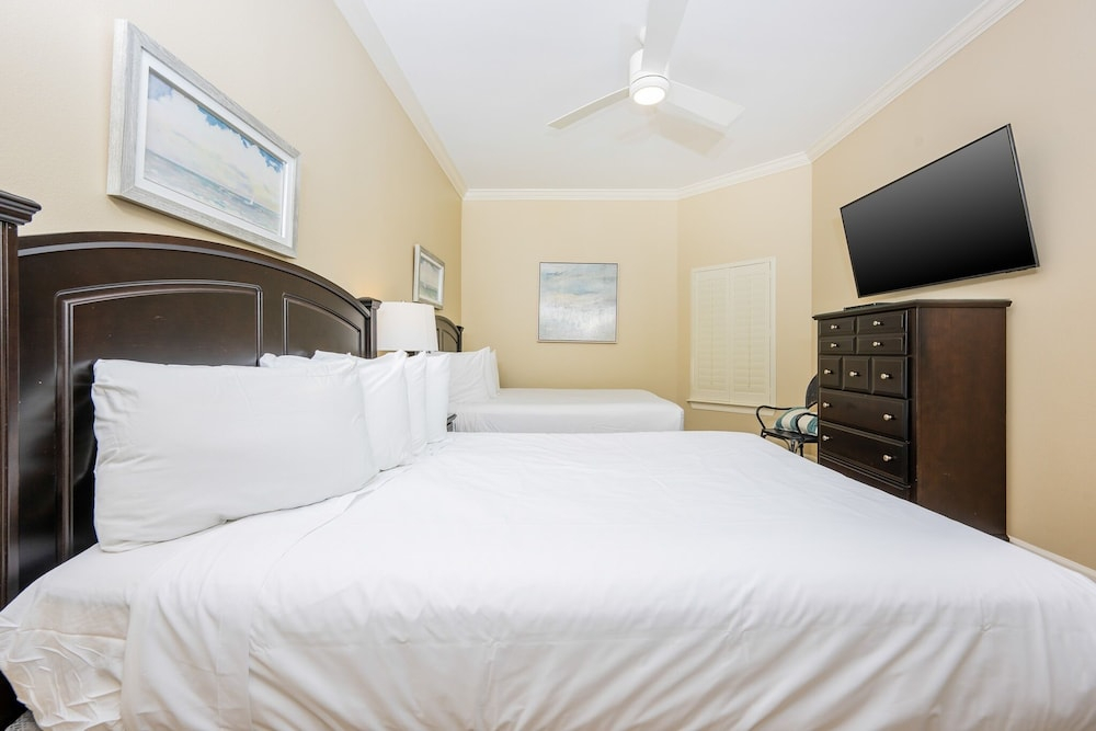 The Oasis 1702 Formerly Phoenix West Ii 1702 3 Bedroom Condo
