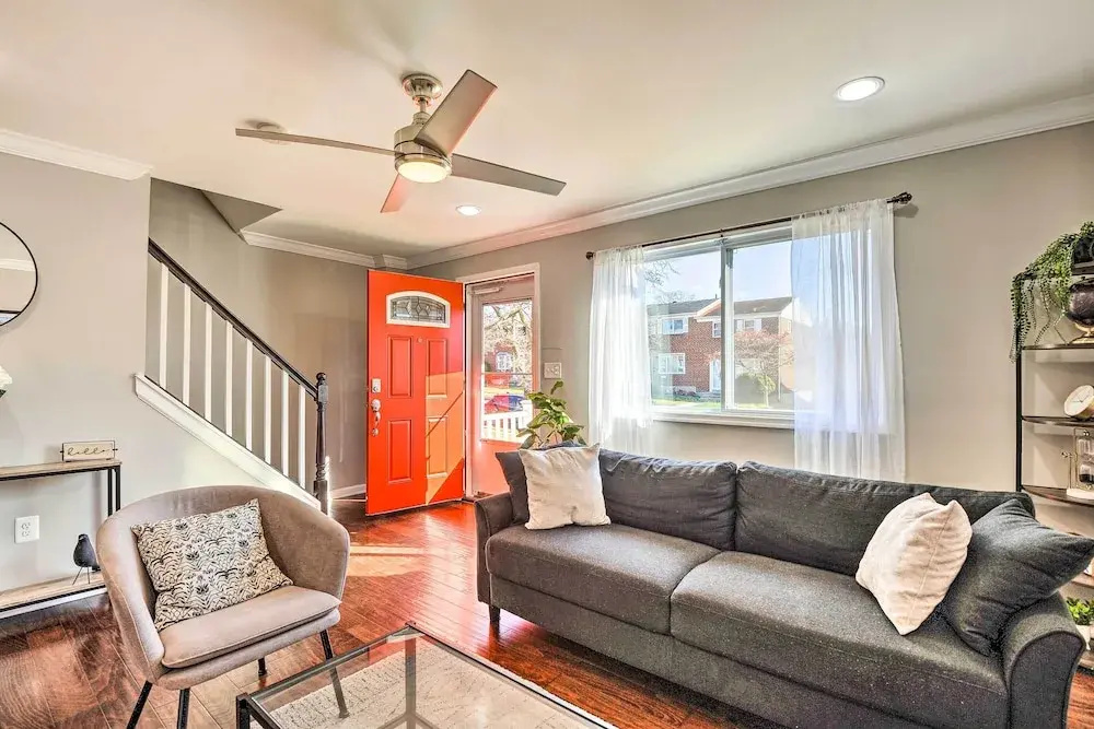 Chic Townhome w/ Deck: 6 Mi to Dtwn Baltimore