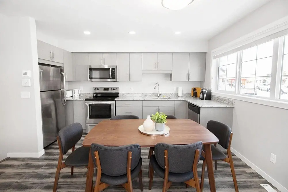 Cheerful 4 Bedroom Townhouse With Parking Wifi