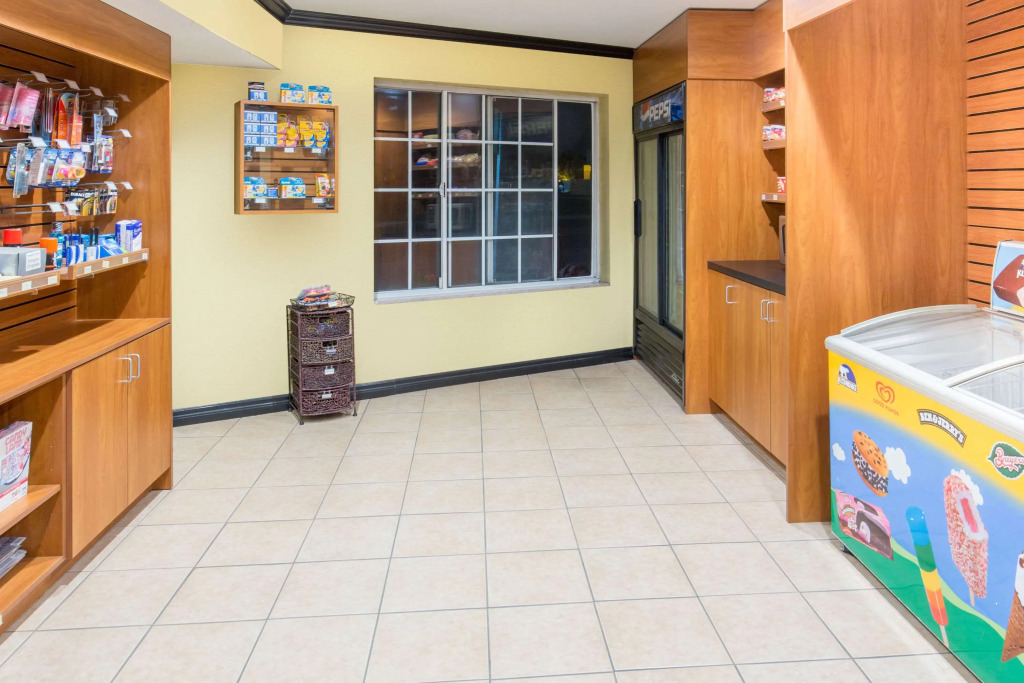 Ramada by Wyndham Ontario Airport & Convention Center