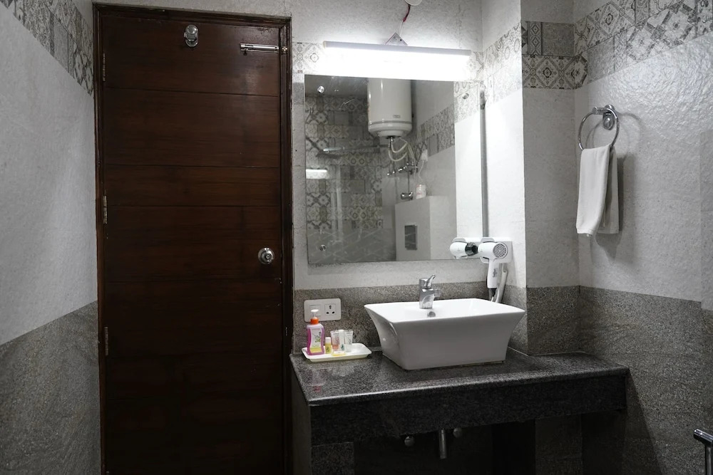 Hotel Dharamshala Paradise