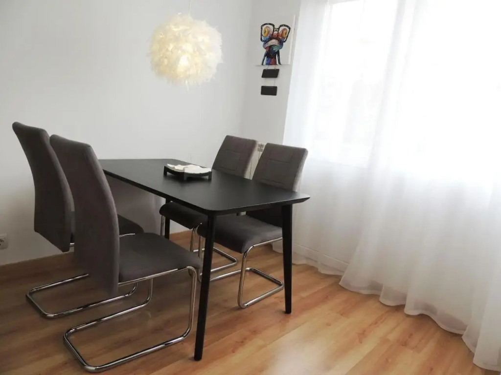 Precioso piso en Oviedo, Parking, Wifi y Netflix By DeLabra Apartments