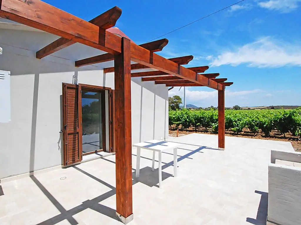 2 bedrooms house with enclosed garden and wifi at Sant'Anna Arresi 3 km away from the beach
