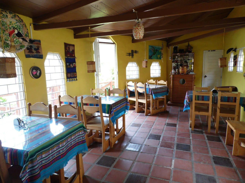 La Casa Amarilla