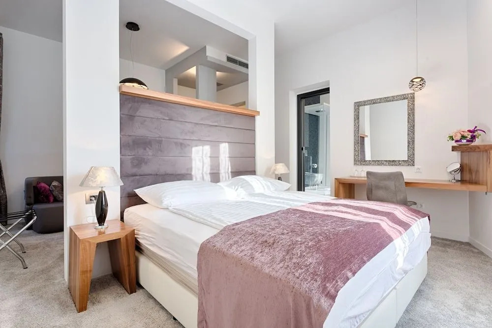 Starlight Luxury Suites