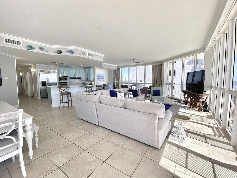 Oceania 6 4 Bedroom Condo by Redawning