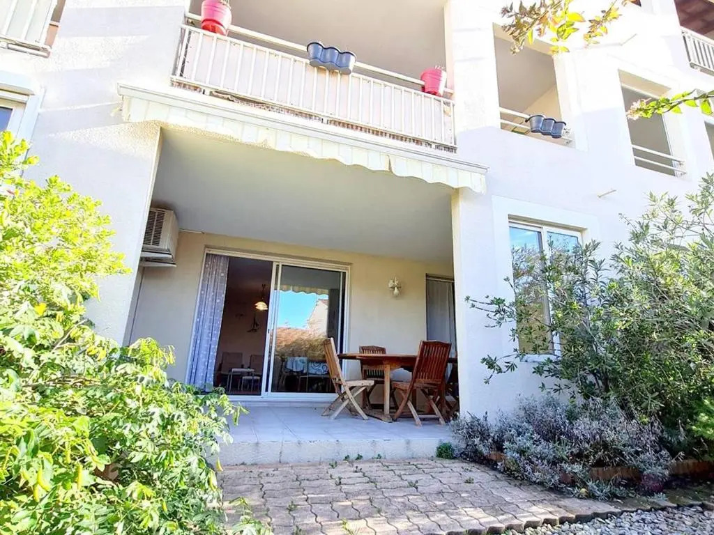 Appartement Six-Fours-les-Plages, 3 pièces, 4 personnes - FR-1-316-230