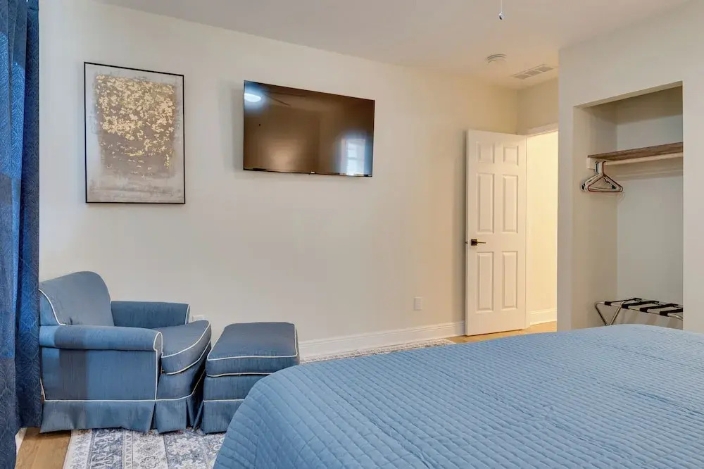 3 Mi to Dtwn Indy: Urban Retreat w/ Outdoor Space