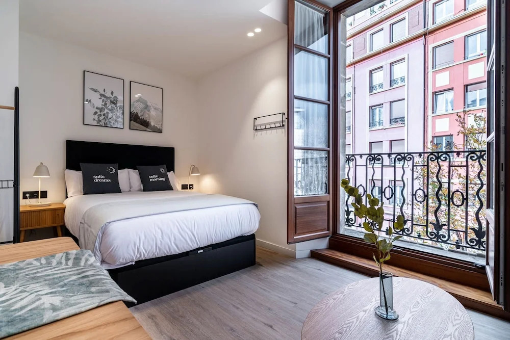 Limehome Vitoria Palacio de los Álava-Velasco
