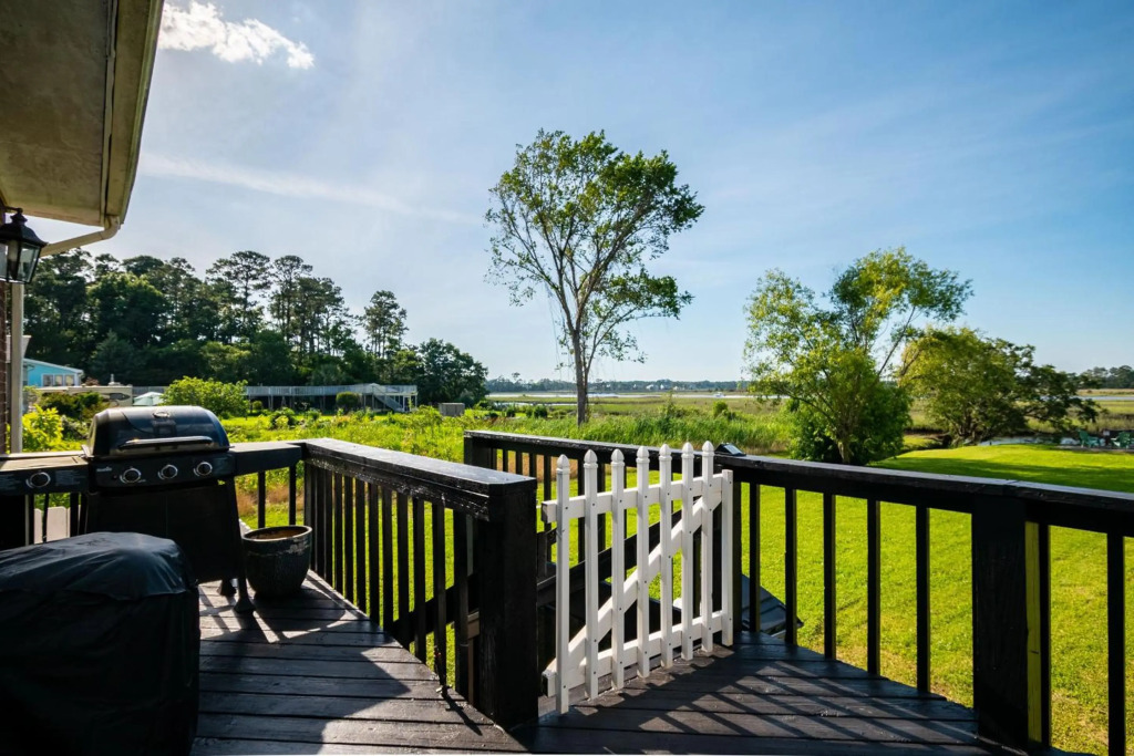 Dockside Paradise by Oak Island Accommodations