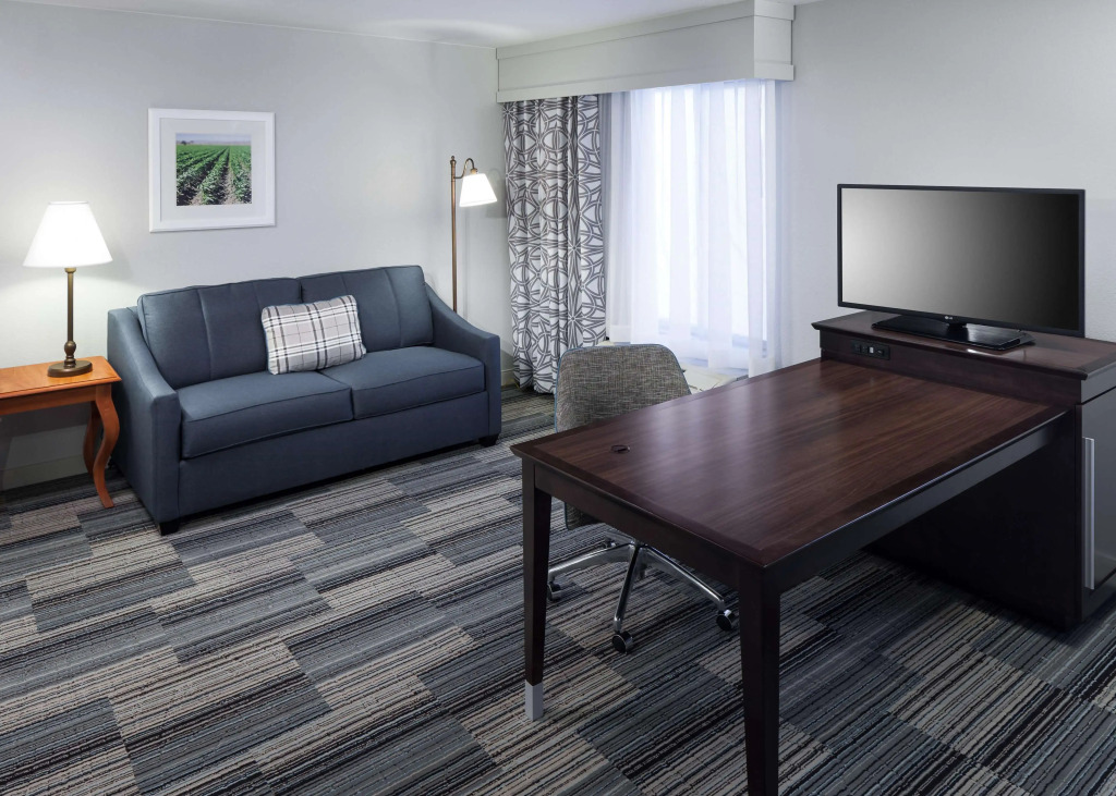 Hampton Inn & Suites Tulare