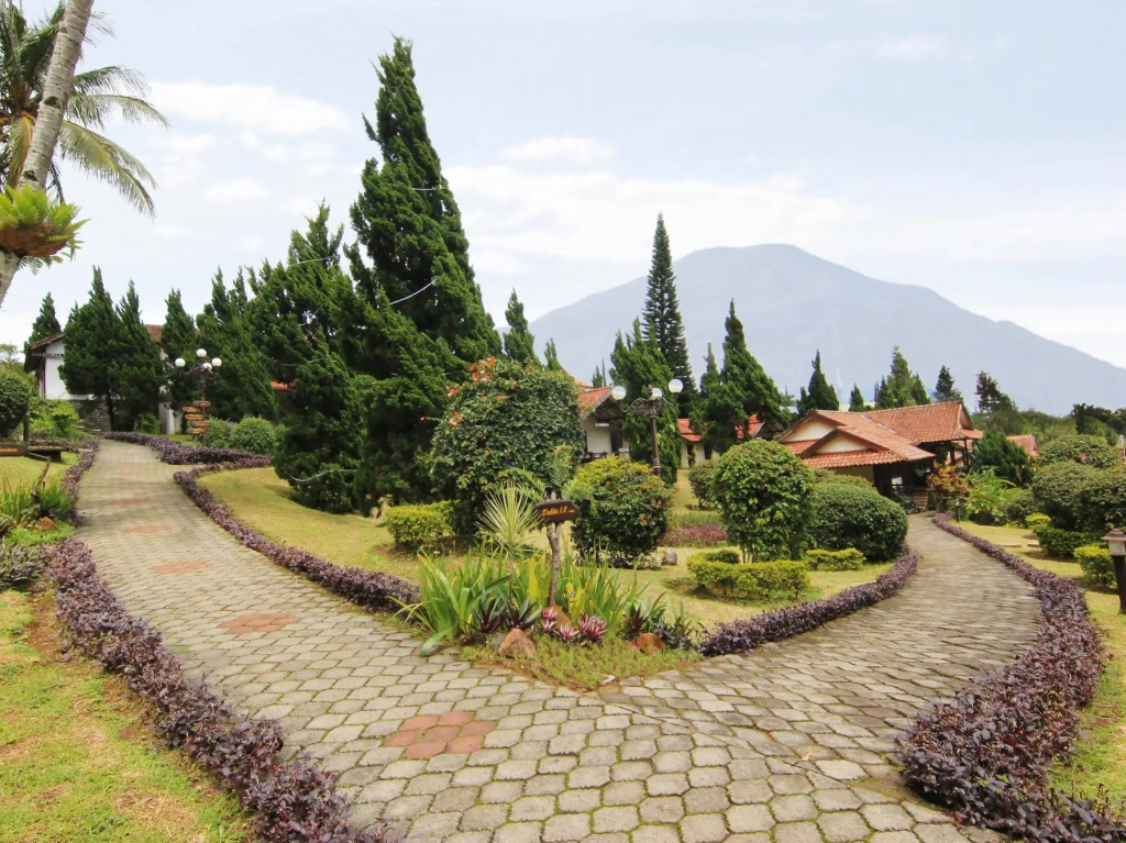 Royal Hotel and Villas Trawas