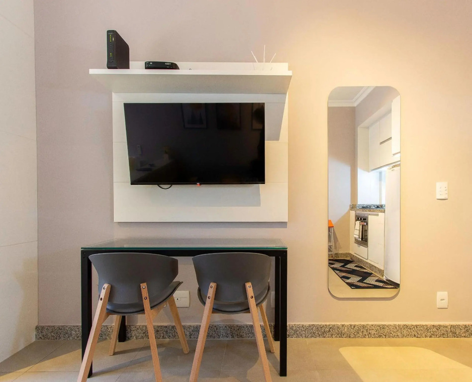 Line Rio Copacabana Moderno Studio Internet 500mbps Smart TV 50 Polegadas e a 100m da praia