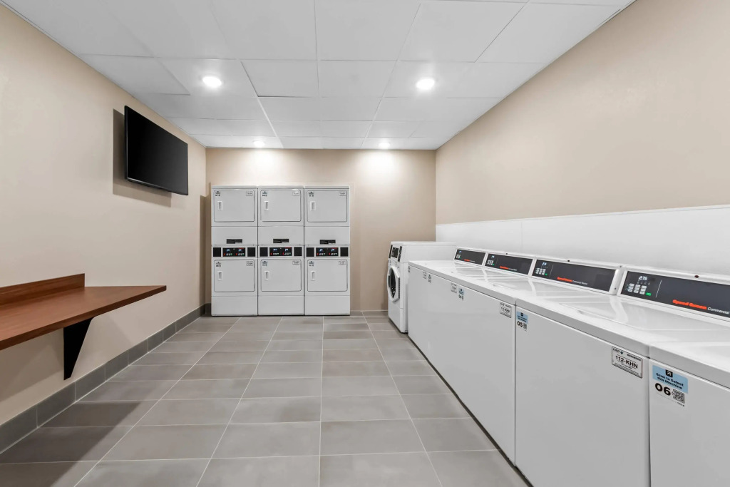 Everhome Suites San Antonio Lackland near SeaWorld by Choice Hotels