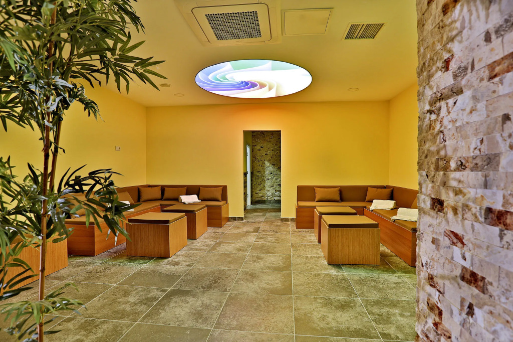 Mayi Hotel