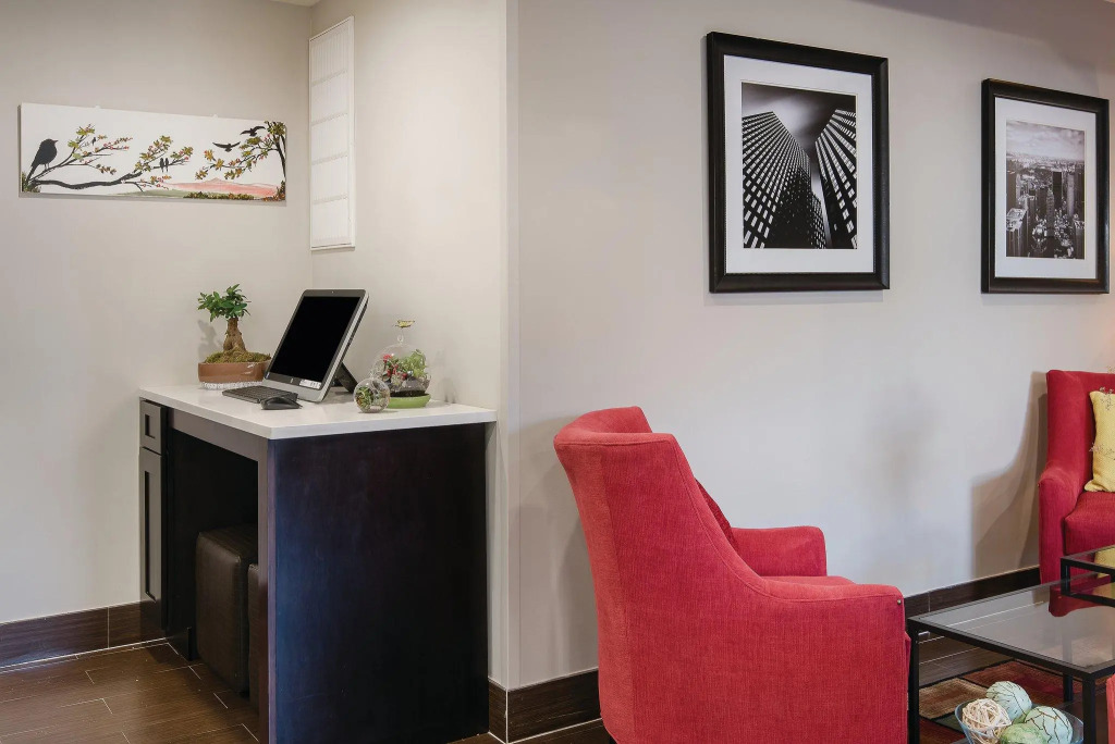 La Quinta Inn & Suites Brooklyn East