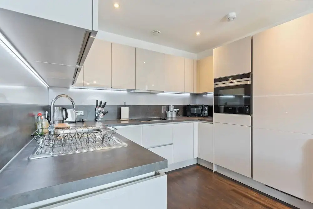 Stylish & Spacious Modern Apartments near Dalston Kingsland Station - by Short Stories London